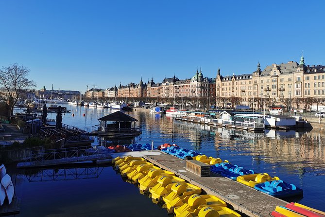 Stockholm Top attractions all-inclusive Gran Tour Winter Edition - Walking through the medieval streets of Gamla Stan