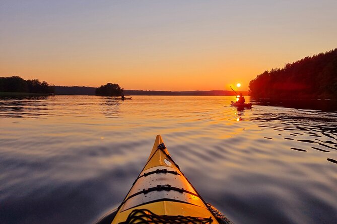Sunset kayak tour with fika on Stockholms lakeside - Why the small group matters