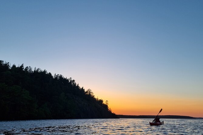 Sunset kayak tour with fika on Stockholms lakeside - Weather can shape the evening