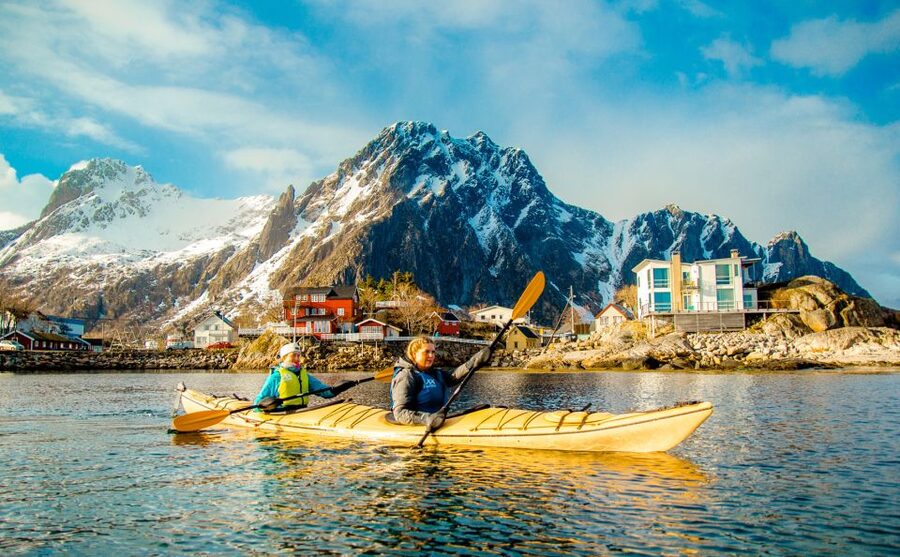 Svolvaer: 2-Hour Winter Kayaking Adventure - Meeting at the harbor and getting suited up