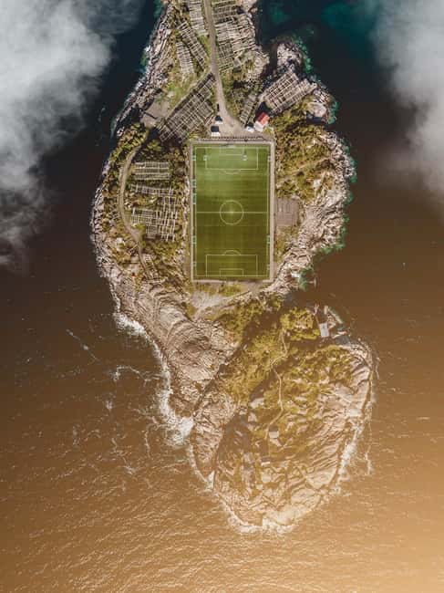 Svolvær and Henningsvær Sightseeing and History Tour - Lofoten Cathedral and the role of faith