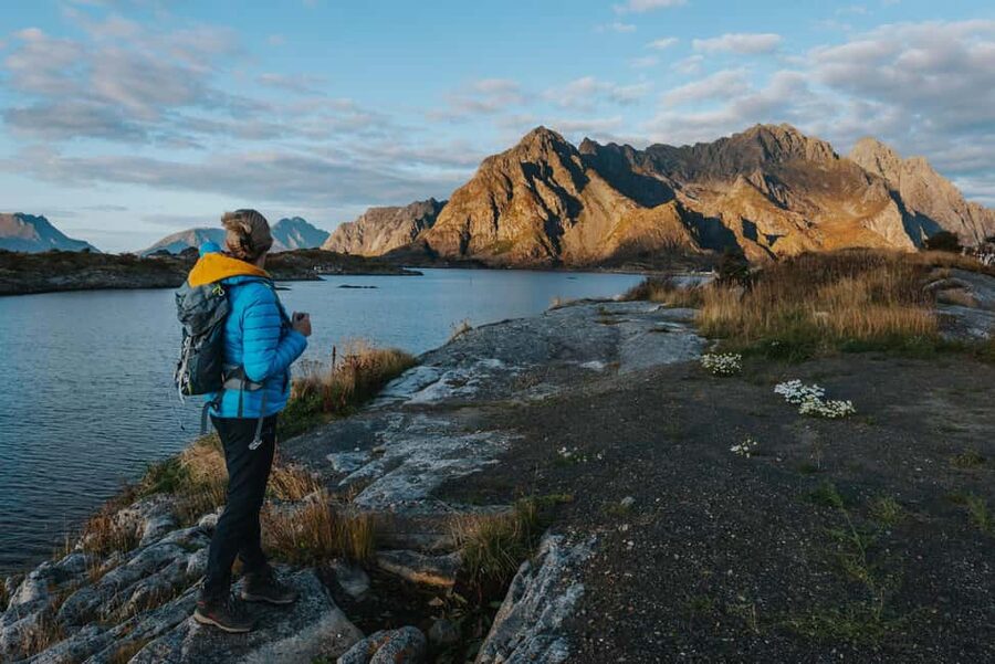 Svolvær: Lofoten Scenic Sightseeing Tour: Half day tour - Unstad combines surf culture and a beach picnic