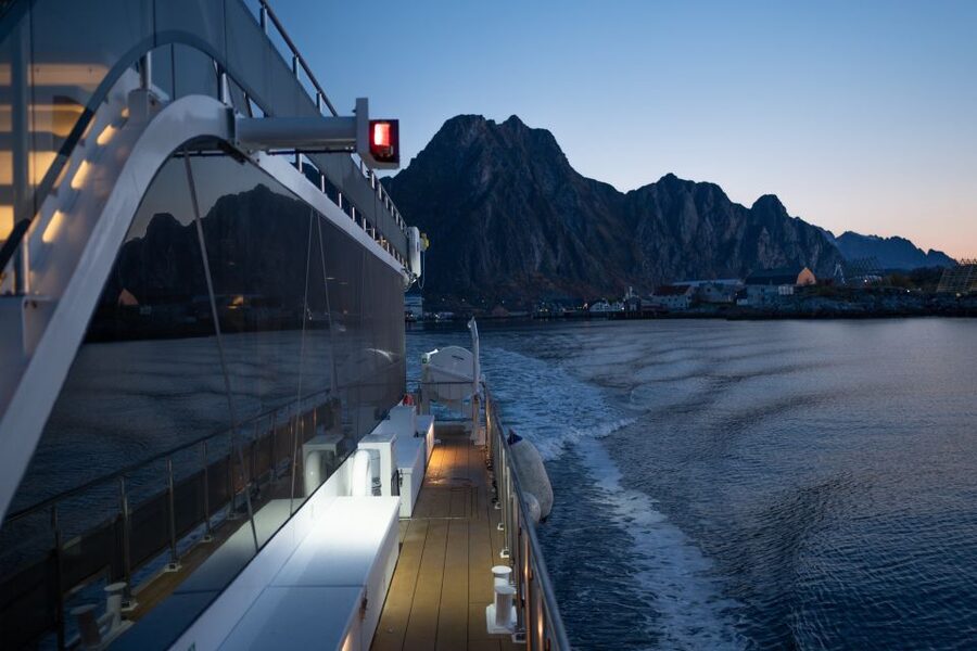 Svolvær: Northern Lights and Full Steam Cruise with Tasting - A small taste of Norwegian caviar