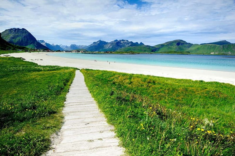 Svolvaer: South Lofoten Top Highlights Photo Tour - Hamnøy and the famous red rorbuer view