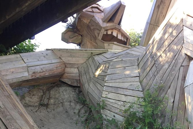 The Forgotten Giants Private Tour - Little Tilde asks you to look across the water