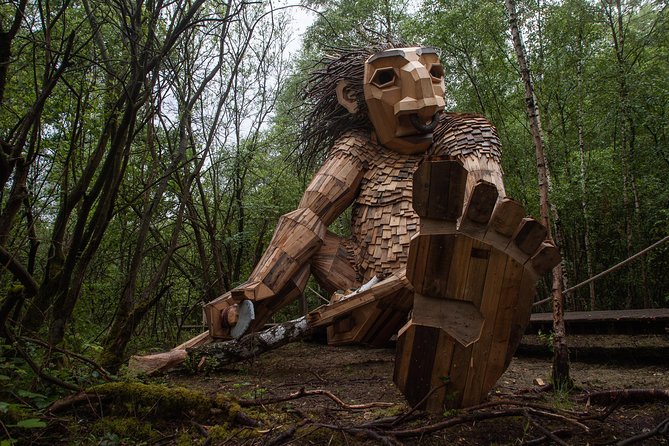The Forgotten Giants Private Tour - Teddy Friendly reaches across the stream