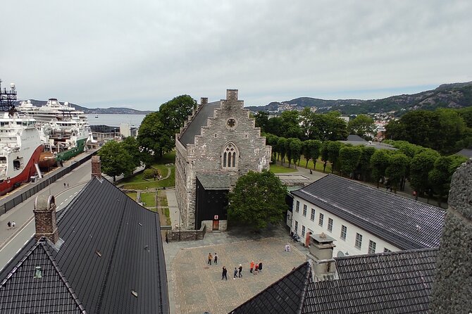 The influence of Bergen in Norway's development, city tour - The Fish Market and seven centuries of city tradition
