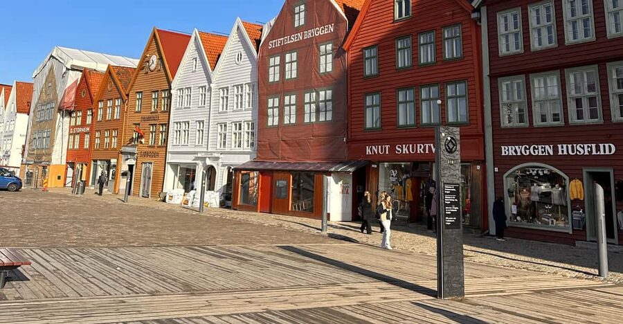 The influence of Bergen in Norways development, city tour - Torgallmeningen and Festplassen