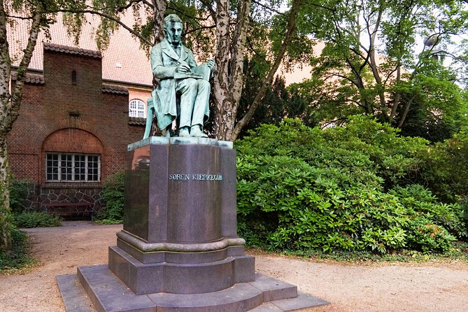 The Philosopher's Last Walk: An audio tour on the life of Søren Kierkegaard - Entering Assistens Cemetery for the final stop