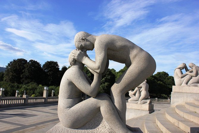 The Ultimate Study of the Human Form at Vigeland's Sculpture Park with a Local - A closer look at the start and finish