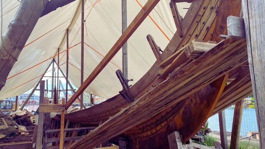 Tønsberg: Walk with a Viking - Guided Tour - Viking ships at the wharf add scale to the stories