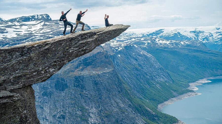 Trolltunga: Trolltunga Summer Hike - Starting at P2 and riding to P3
