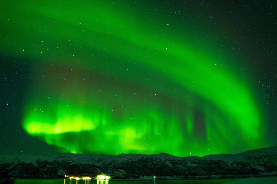 Tromsø Adventurous Northern Lights Small-Group - Snow, darkness, and the search for a quiet viewing spot
