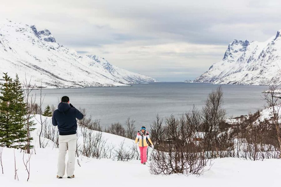 Tromsø: Arctic Landscape and Fjord Tour with Snacks - Eidvegen and Håkøya: early views across water and snow
