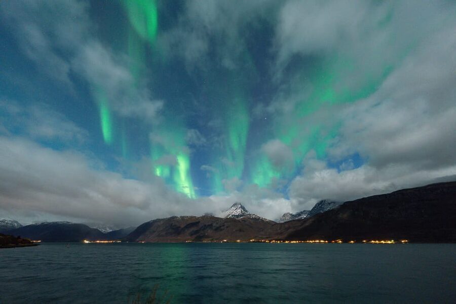 Tromsø: Aurora Borealis, Campfire, Hot Meal, Arctic Tour - Should you book the Tromsø Northern Lights campfire tour?