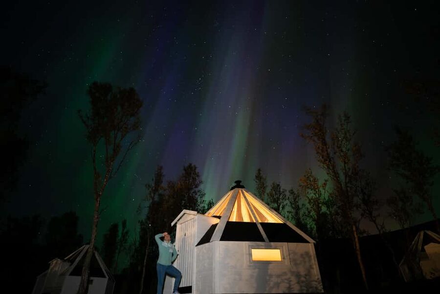 Tromsø: Aurora Crystal Lavvo Overnight Stay with Activities - A warm lunch before the snow