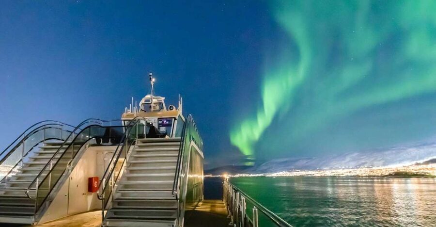 Tromsø: Aurora Dinner Cruise by Hybrid-Electric Catamaran - Cruising past Tromsø’s winter landmarks