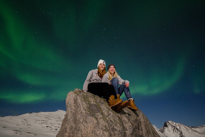 Tromsø: Aurora Magic Northern Lights Tour with Photos - Hot drinks, cookies, and a possible campfire