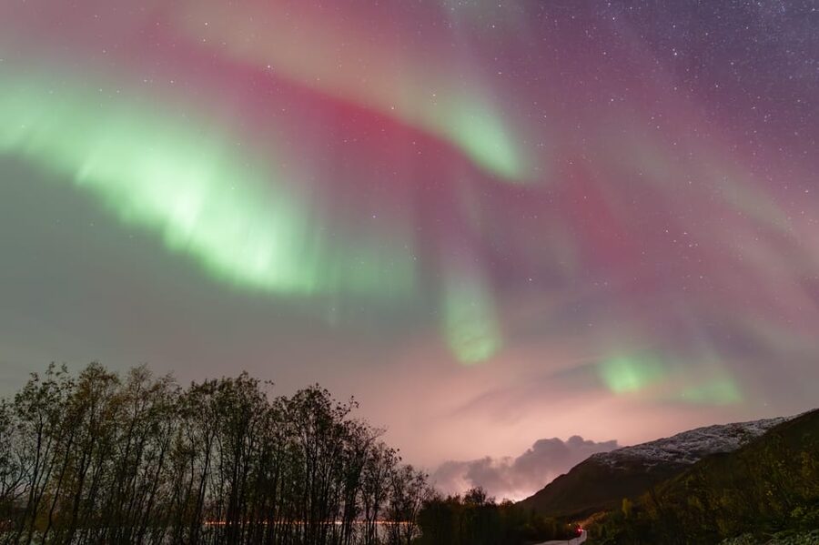 Tromsø: Aurora Quest Minibus Adventure - The forecast briefing sets the tone