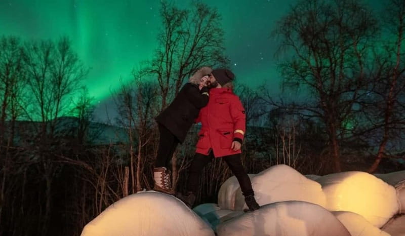 Tromsø: Aurora Safari Chase by big bus with Camp meal - Soup, stew, lefse, and hot drinks