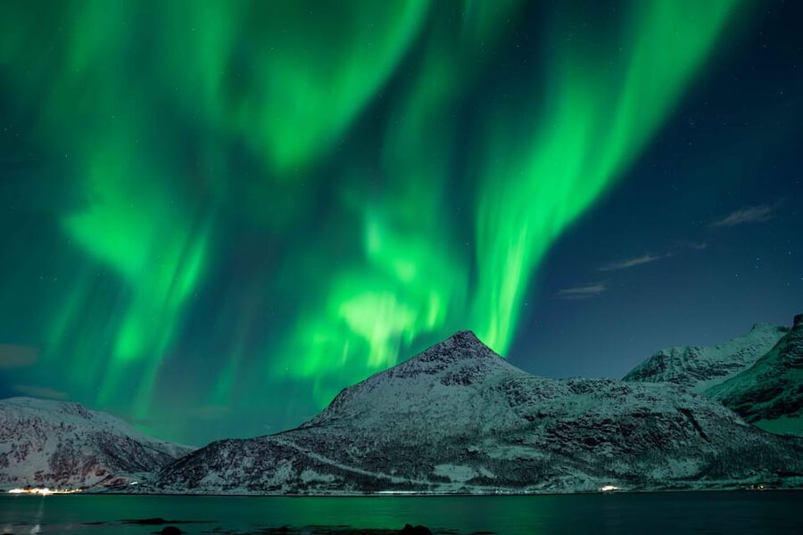 Tromsø: Aurora Tour with Photos, Campfire and Arctic Food - Finding a dark place away from Tromsø