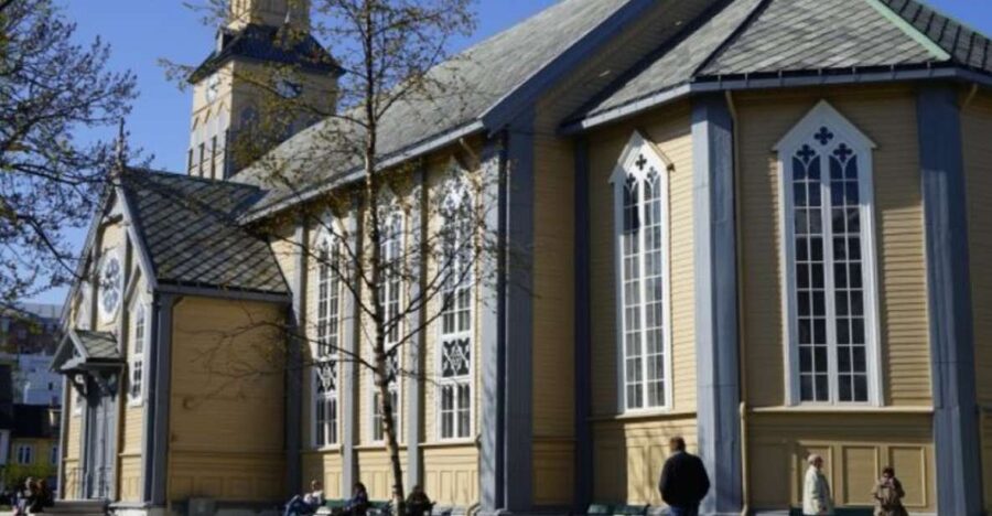 Tromso: City Highlights Guided Walking Tour - Starting at Storgata 77 at noon
