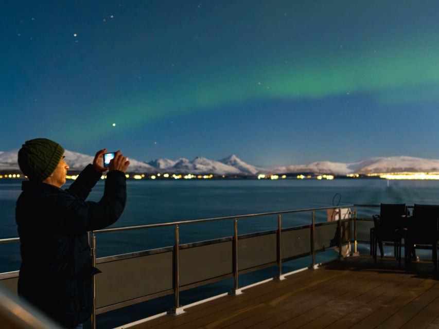 Tromsø: Electric Northern Lights Cruise - Leaving Tromsø for the Polar night