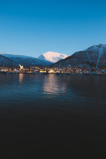 Tromso: Express Walk with a Local in 60 minutes - Connecting Domkirka with the Arctic Cathedral