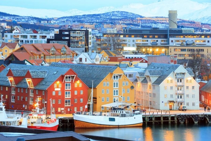 Tromso: Express Walk with a Local in 60 minutes - Food, cafés, and bars: the most practical part