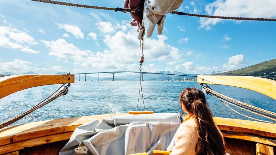 Tromsø: Fjord Fishing Cruise - Staying warm in Arctic weather