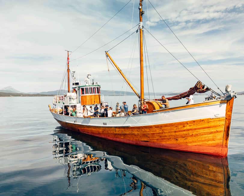 Tromsø: Fjord Fishing Cruise - Meeting Hermes II at Stortorget