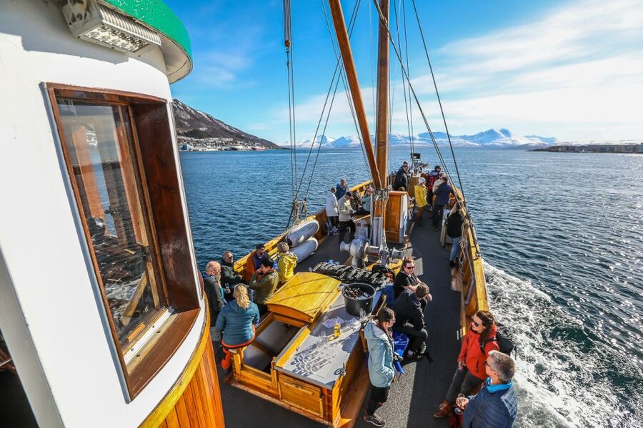 Tromsø: Fjord History Cruise with Snack and Drinks - Who should book the Hermes II cruise?