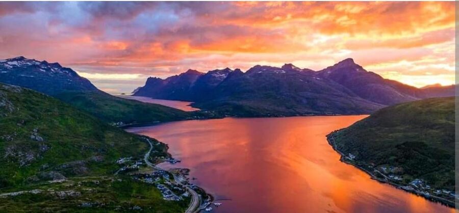 Tromsø: Fjords and Sommarøy Islands Tour with Salmon Picnic - A salmon picnic on the beach