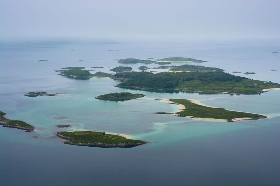 Tromsø: Fjords and Sommarøy Islands Tour with Salmon Picnic - Swimming in the Arctic Ocean