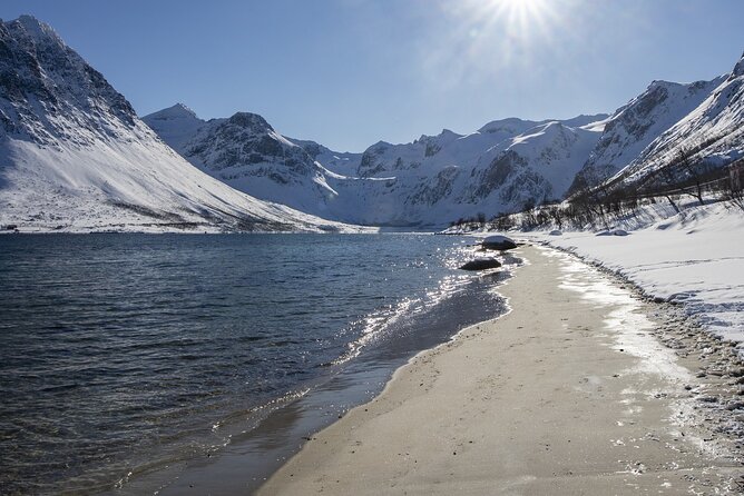 Tromso fjords road trip with fire in grill cabin by the beach. - Grøtfjord and the beach lunch