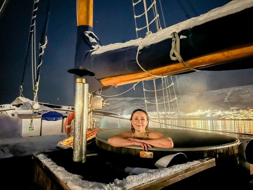 Tromso: Luxury Northern Lights Cruise with Hot Tub & Dinner - A northern lights cruise with a hot tub twist
