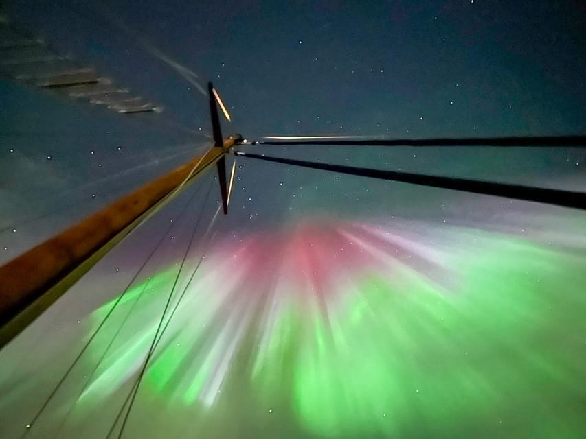 Tromso: Luxury Northern Lights Cruise with Hot Tub & Dinner - Cruising through Grindøysundet