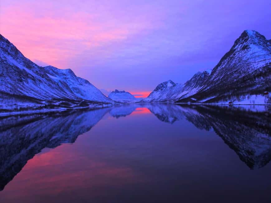 Tromsø: Midnight Sightseeing Cruise All-Inclusive - Sailing Tromsø at 8 pm