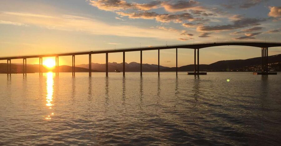 Tromsø: Midnight Sun Cruise in a Luxury Catamaran - Fish soup, coffee, and a taste of Norway