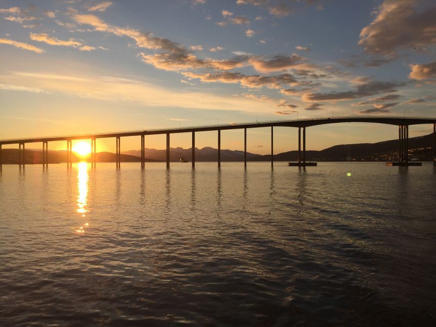 Tromsø: Midnight Sun Cruise in a Luxury Catamaran - Choosing your seat above the water