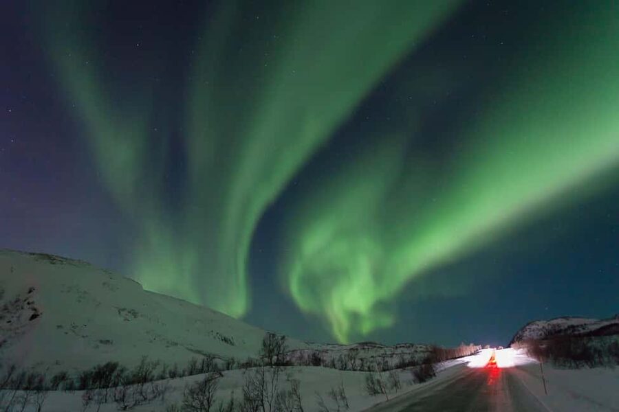 Tromsø:Northern light tour with mini bus i Tromsø - Why the changing destination matters