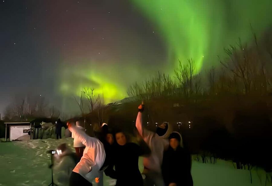 Tromsø: Northern Lights Adventure by Bus or Minibus - What the waiting stops are really like