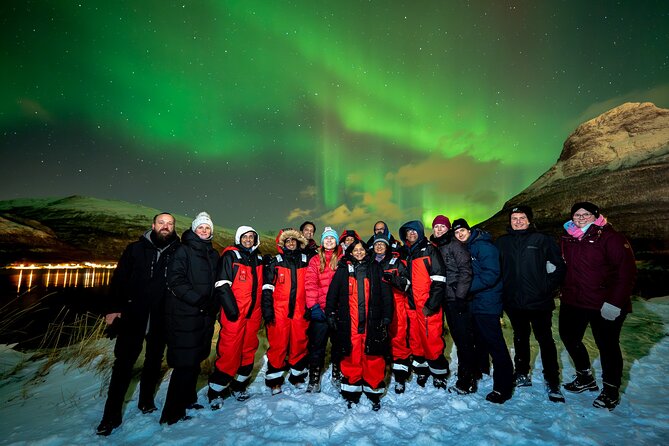 Tromsø: Northern Lights by Minibus - Free Photos and Warm Dinner - Complimentary photos under the Northern Lights