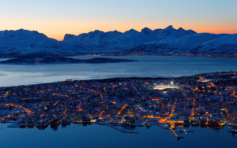 Tromso: Northern Lights Cable Car Excursion - What the guide adds
