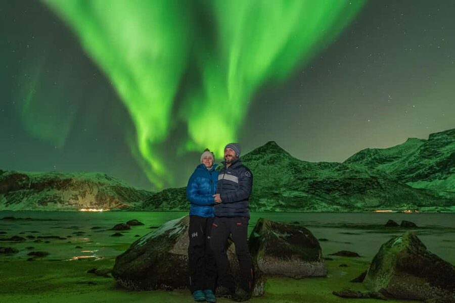 Tromsø: Northern Lights Chase by a comfortable bus - Hot Drinks, Cookies, and Winter Patience