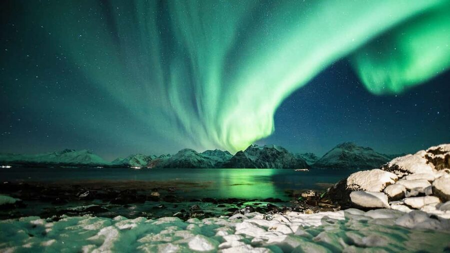 Tromsø: Northern Lights Chase + Free Professional Photos - Photography under moving auroras