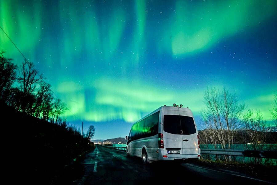 Tromsø: Northern Lights Chase Minibus Tour - Key points at a glance