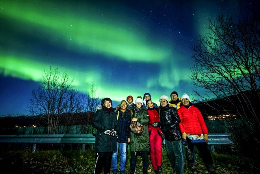 Tromsø: Northern Lights Chase Minibus Tour - Photography help and the two included images