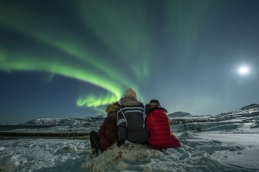 Tromso: Northern Lights Chase with Photo Package Included - Photography help and the included pictures
