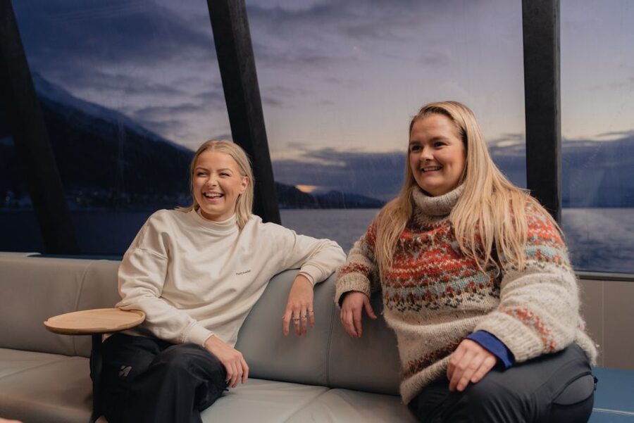 Tromsø: Northern Lights Cruise with 2nd Chance Guarantee - Tea, snacks, and the practical comforts